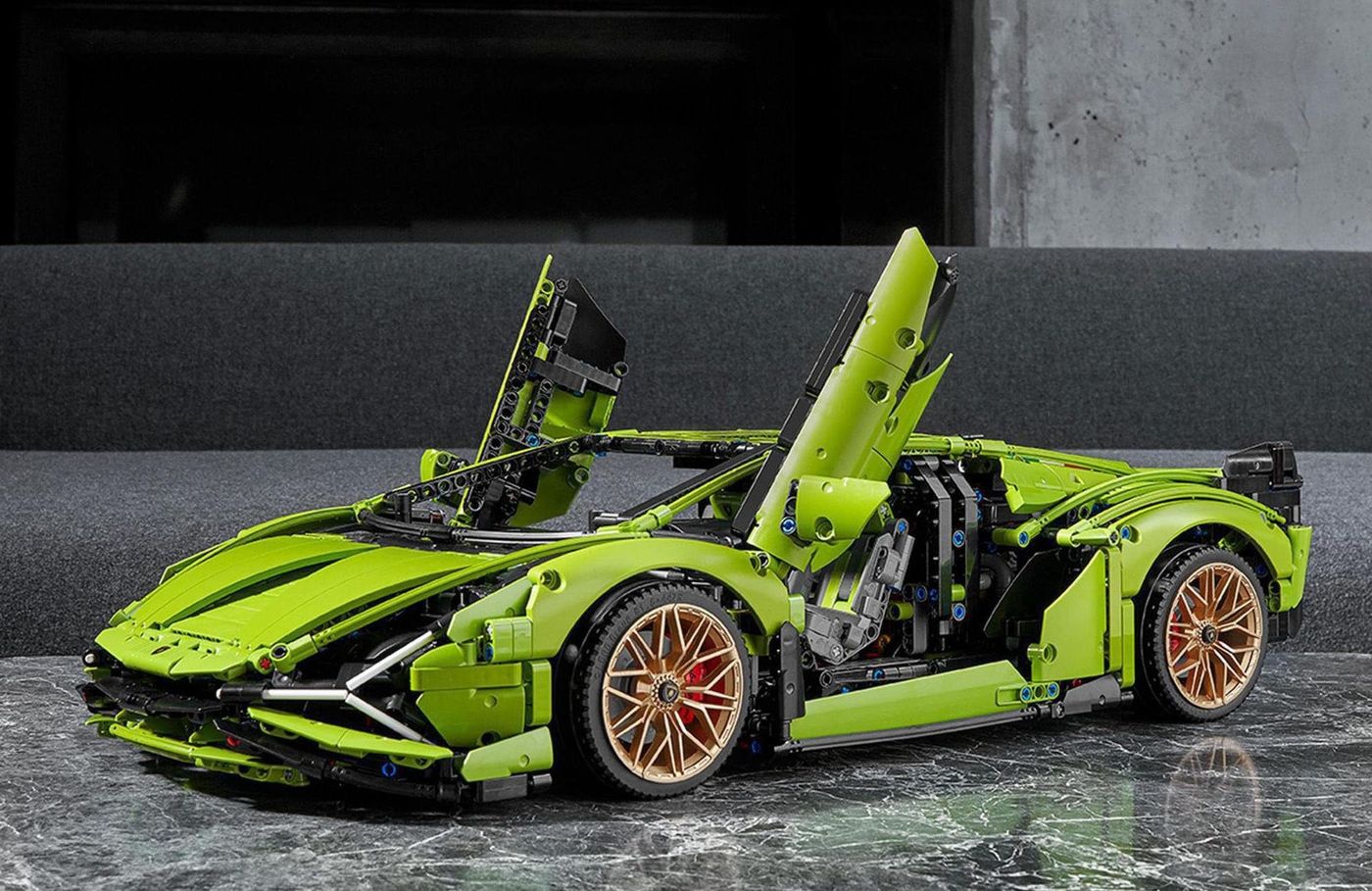 Zdjęcie okładkowe wpisu Promocja: LEGO Technic Lamborghini Sián – 1231 zł, Peugeot 9X8 – 566 zł, BMW M 1000 RR – 701 zł