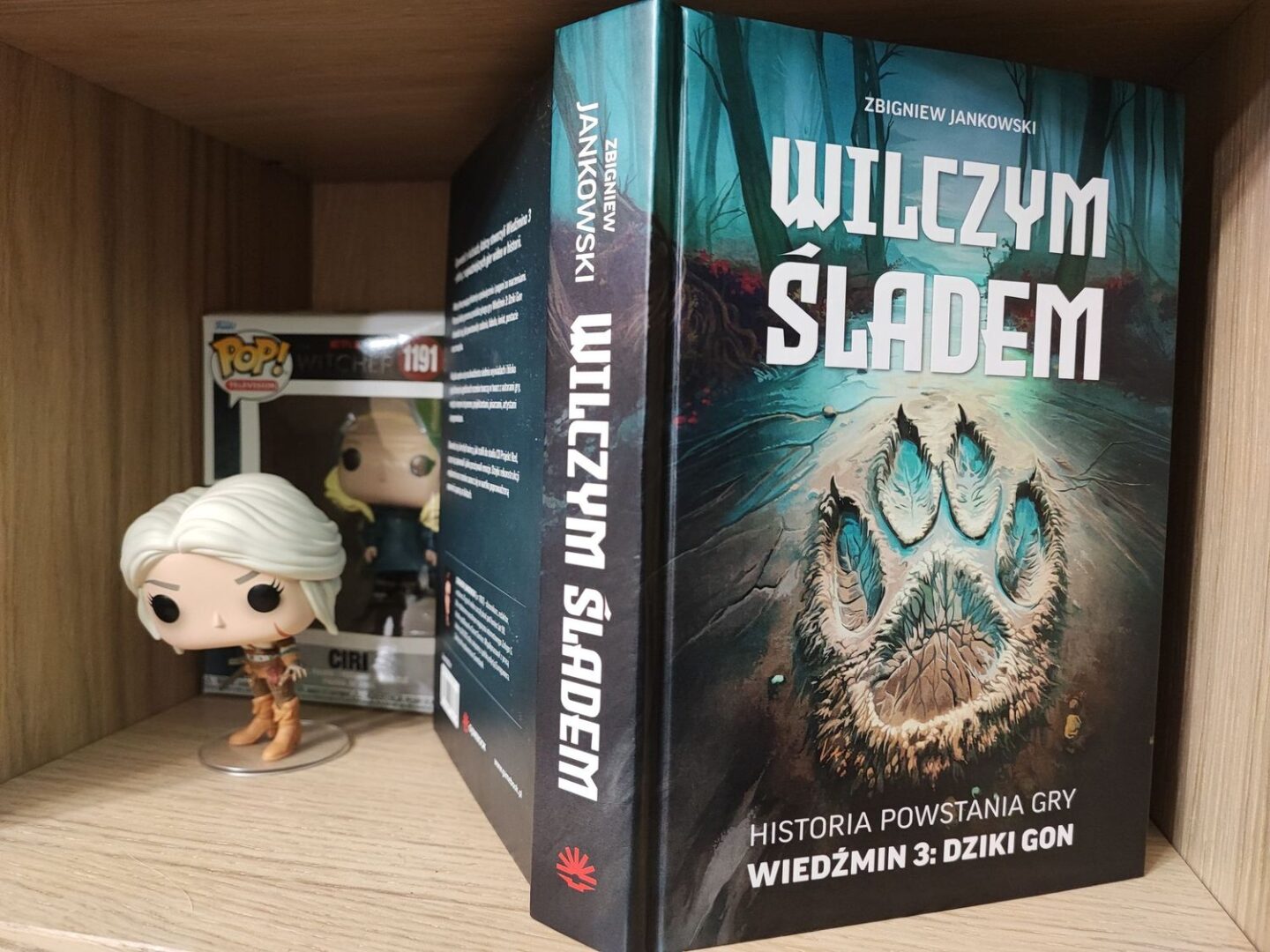 Zdjęcie okładkowe wpisu Recenzja książki: „Wilczym śladem”. Historia powstania gry Wiedźmin 3