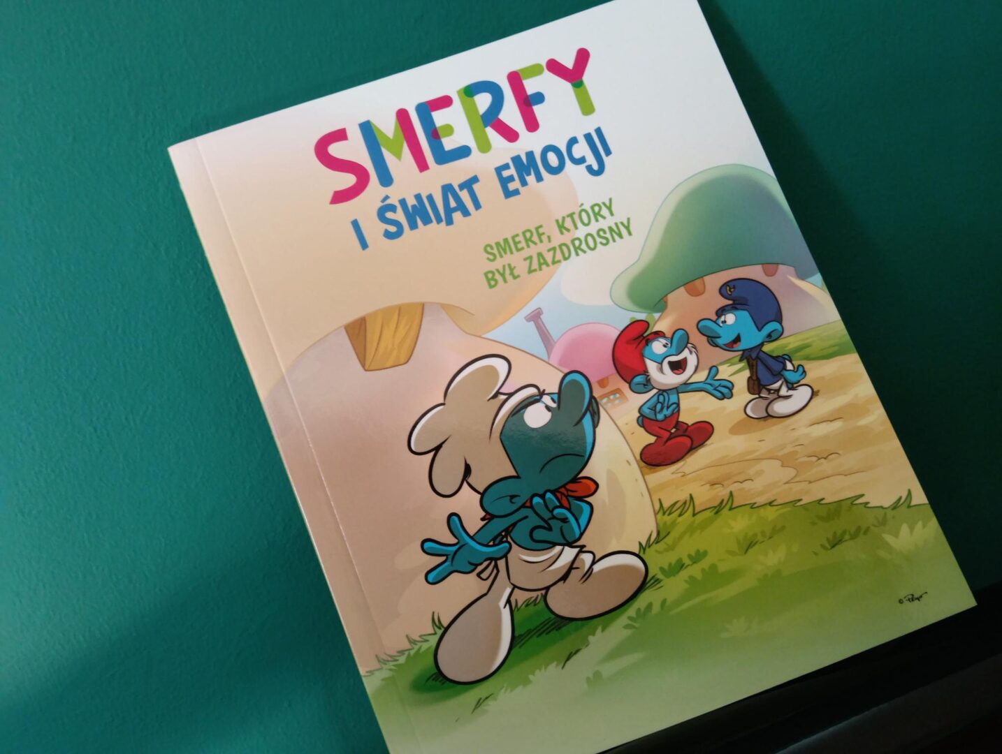 Zdjęcie okładkowe wpisu Recenzja komiksu: Smerfy i świat emocji. Smerf, który był zazdrosny. Tom 14