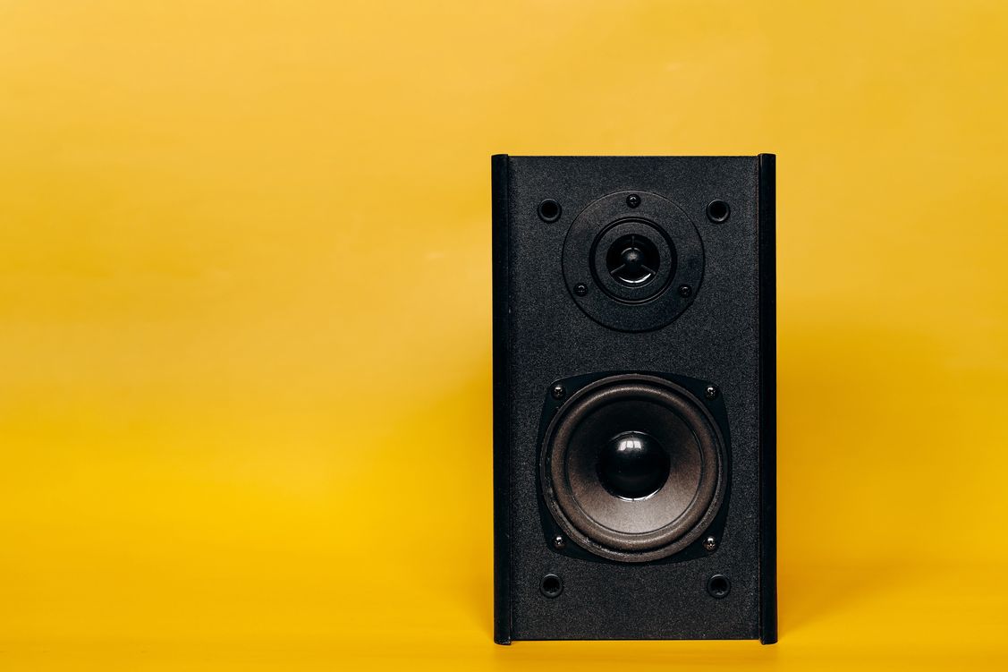 Zdjęcie okładkowe wpisu Kolumny podstawkowe Maestro – klasyczne brzmienie w nowoczesnym wydaniu