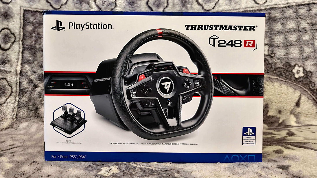 Zdjęcie okładkowe wpisu Thrustmaster prezentuje nową kierownicę do PS4 i PS5. Zobacz nasz unboxing T248R
