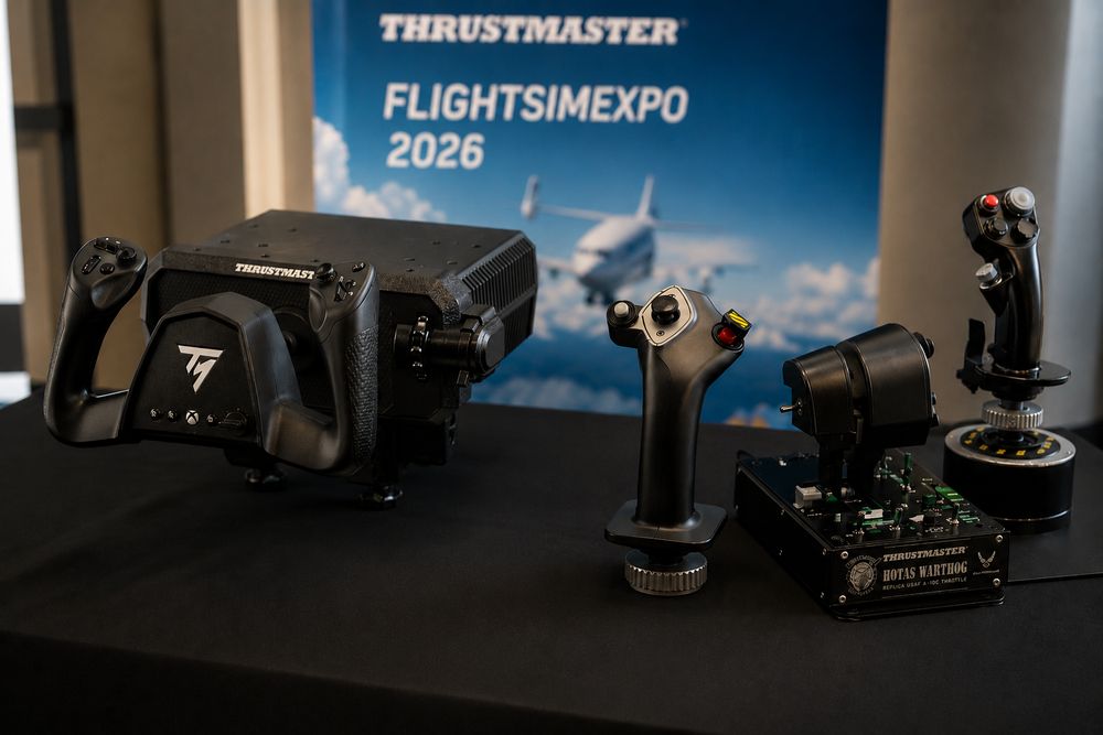 Zdjęcie okładkowe wpisu Thrustmaster pokazuje akcesoria dla fanów lotnictwa. Nowe urządzenia na FlightSimExpo 2026