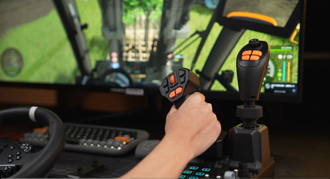 Zdjęcie okładkowe wpisu MOZA Farming Control System oficjalnie zapowiedziany. Producent wkracza do świata Farming Simulator
