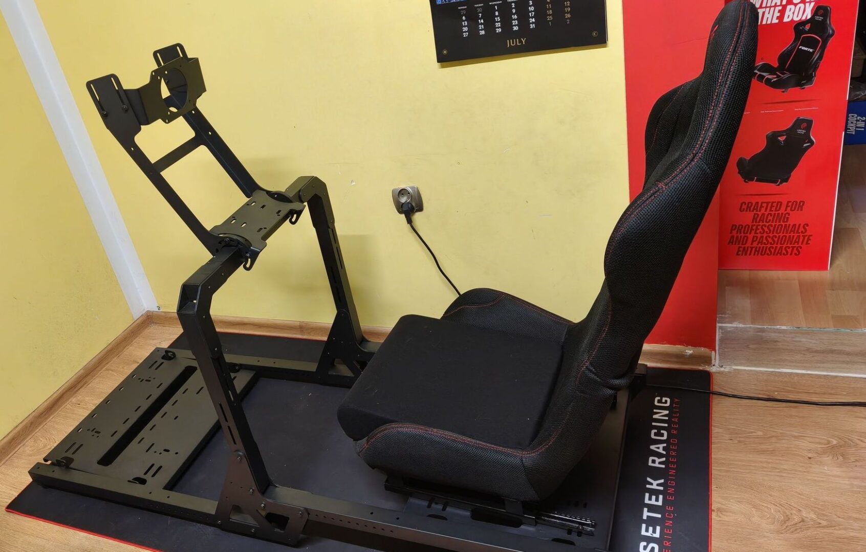 Zdjęcie okładkowe wpisu Recenzja: Asetek Racing 2-in-1 Cockpit i Initium Compact Race Seat – budżetowy kokpit, który zaskakuje jakością wykonania