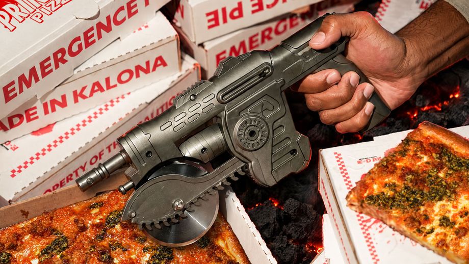 Zdjęcie okładkowe wpisu Gears of War: E-Day. Kultowy Lancer posłuży teraz do krojenia pizzy